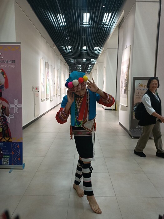 漂亮的舞者-鄒族服飾