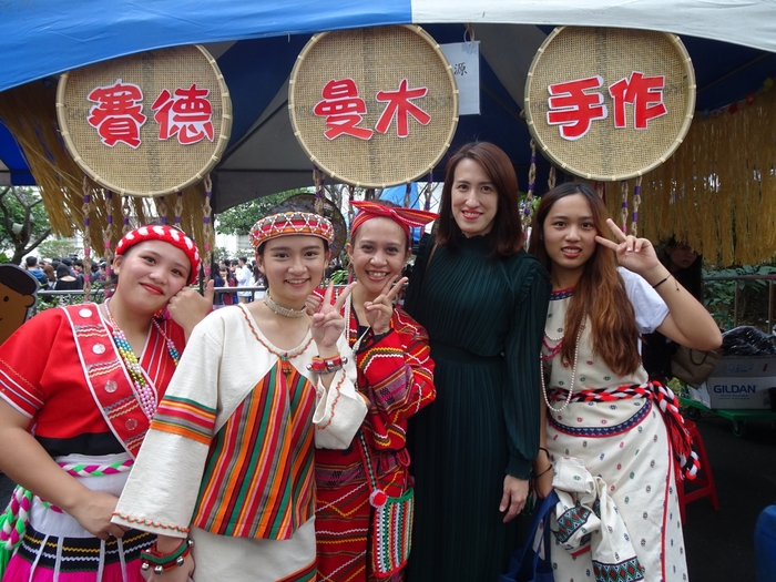 就是漂亮而且很像原住民的紐副校長